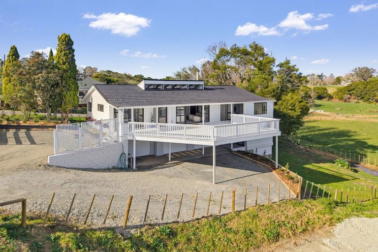 Photo of property in 16 Kaiwaka-mangawhai Road, Kaiwaka, 0975