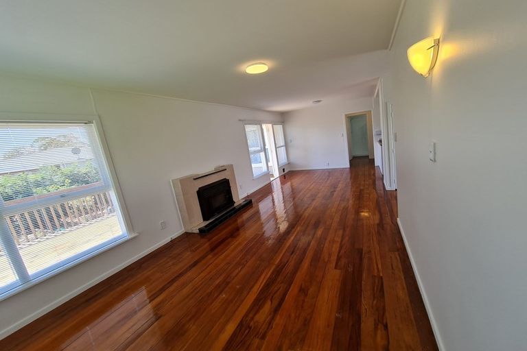 Photo of property in 107 Vodanovich Road, Te Atatu South, Auckland, 0610