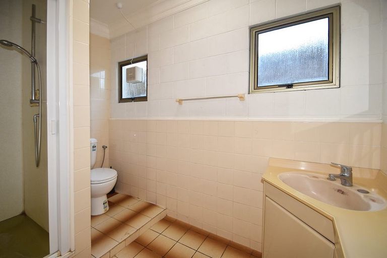Photo of property in 24 Domain Crescent, Muriwai, Waimauku, 0881