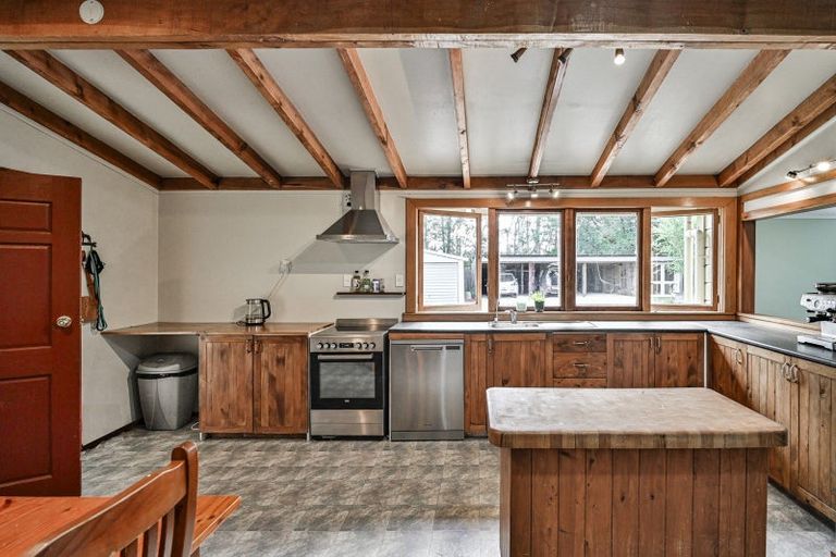 Photo of property in 2553 Taihape Road, Sherenden, Hastings, 4179