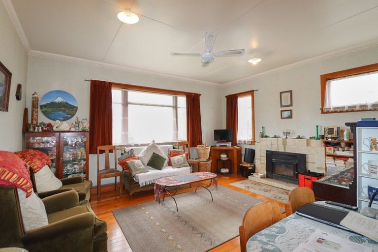 Photo of property in 3 Victoria Avenue, Dannevirke, 4930