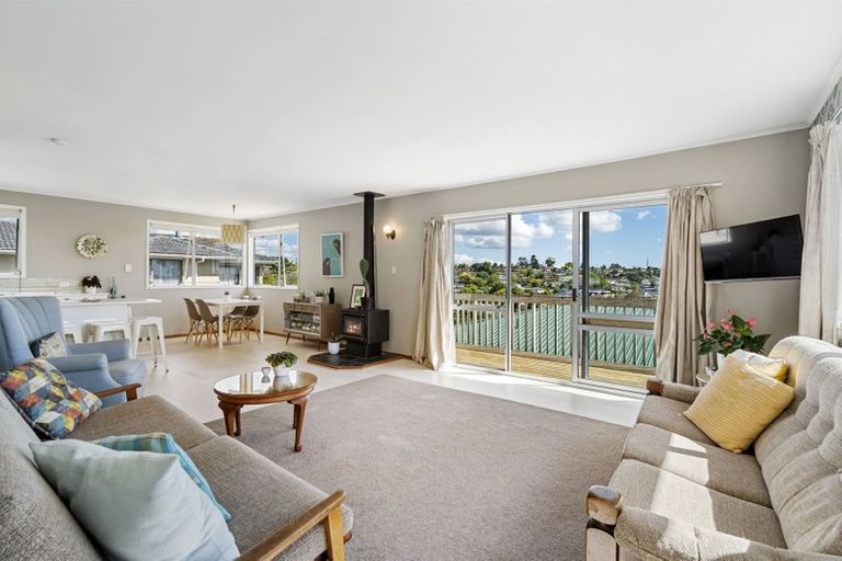 Photo of property in 2/14 Target Road, Totara Vale, Auckland, 0629