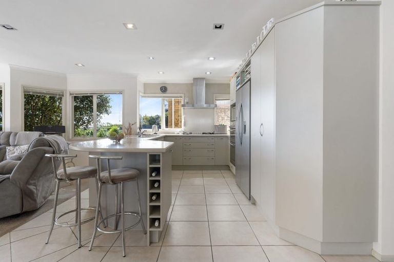 Photo of property in 1442 Whangaparaoa Road, Army Bay, Whangaparaoa, 0930