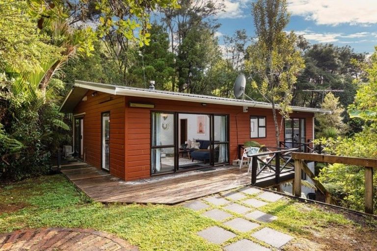 Photo of property in 56 Tanekaha Road, Titirangi, Auckland, 0604