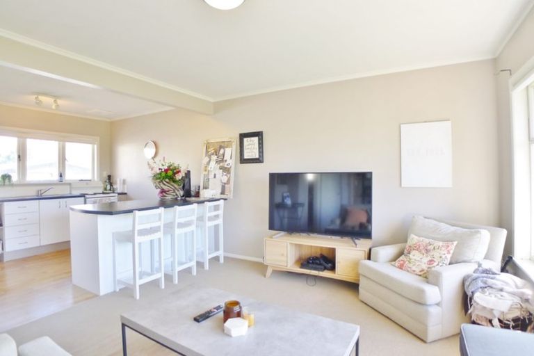 Photo of property in 3/6 Corrella Road, Belmont, Auckland, 0622