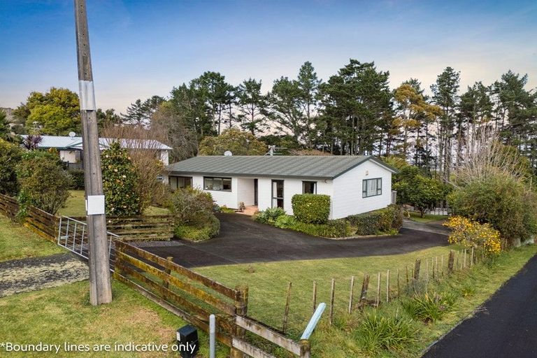 Photo of property in 209 Kaipara Road, Papakura, 2582