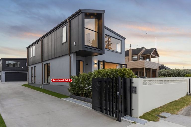 Photo of property in 18a The Esplanade, Eastern Beach, Auckland, 2012