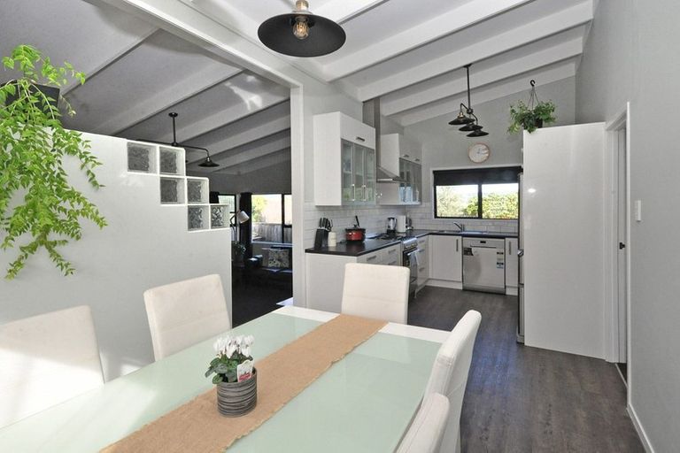 Photo of property in 19 Mckinley Road, Sunnyvale, Auckland, 0612