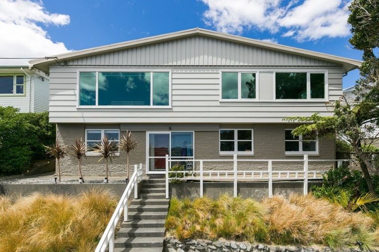 Photo of property in 35 Versailles Street, Karori, Wellington, 6012