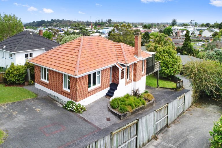 Photo of property in 32 Evans Road, Glen Eden, Auckland, 0602