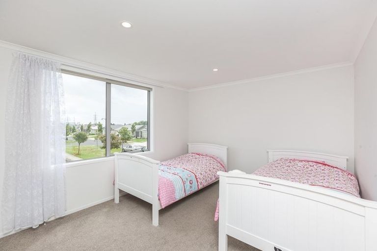 Photo of property in 97 Popokatea Drive, Takanini, 2112