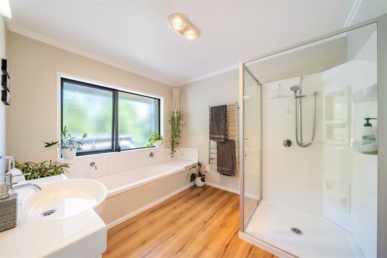 Photo of property in 6 Jade Crescent, Timberlea, Upper Hutt, 5018