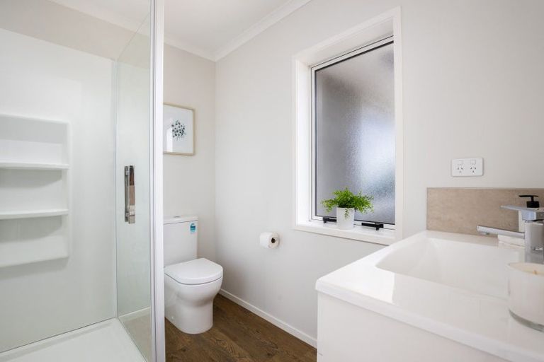 Photo of property in 3 Oakmont Crescent, Waiwhakaiho, New Plymouth, 4312