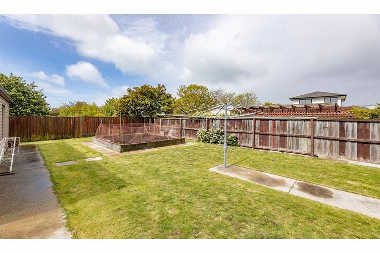Photo of property in 6 Farnborough Street, Aranui, Christchurch, 8061
