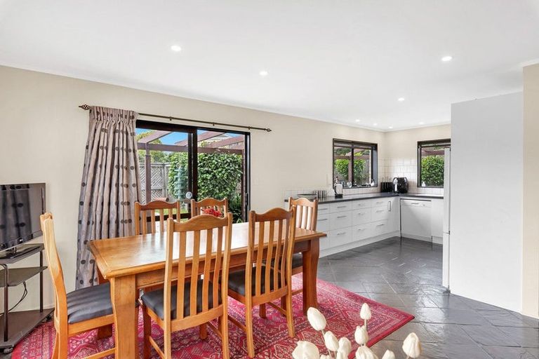 Photo of property in 10 Napier Grove, Waikanae Beach, Waikanae, 5036