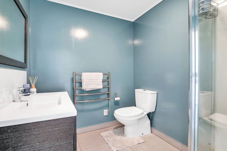 Photo of property in 90 Glendale Road, Glen Eden, Auckland, 0602