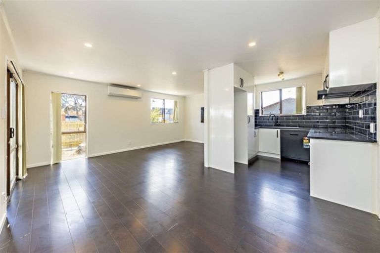 Photo of property in 1/149 Te Irirangi Drive, Flat Bush, Auckland, 2019