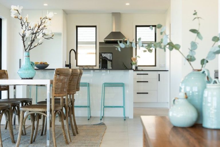 Photo of property in 1 Furlong Road, Papamoa, 3118