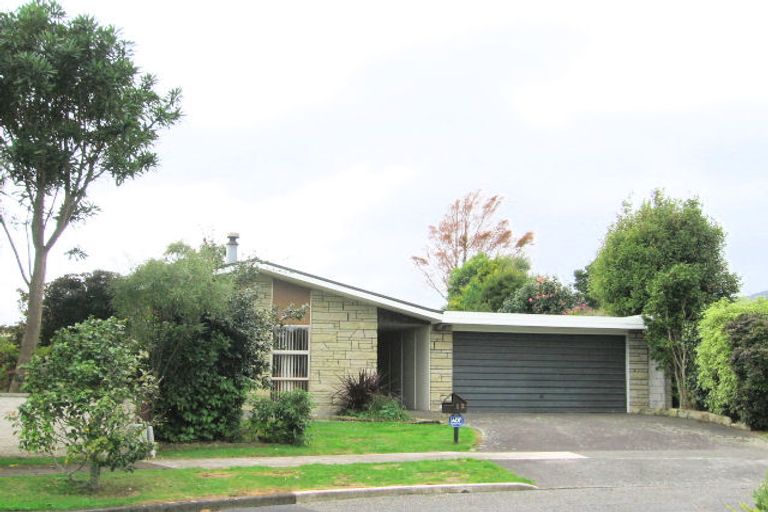Photo of property in 12 Wakefield Grove, Waikanae, 5036