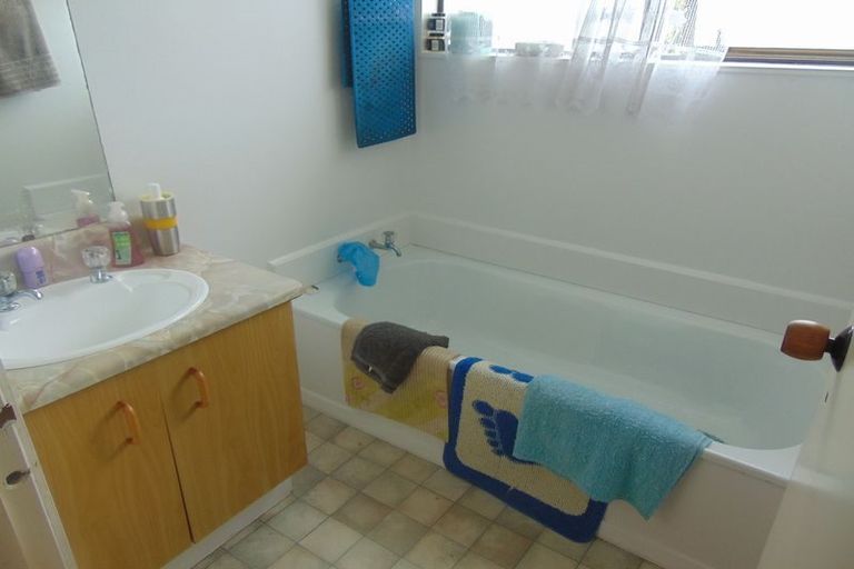 Photo of property in 1/10 Ebenezer Way, Clendon Park, Auckland, 2103