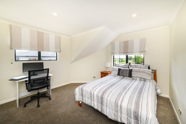 Photo of property in 96 Pacific Drive, Fitzherbert, Palmerston North, 4410