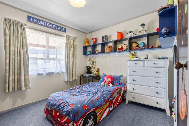 Photo of property in 15 Virginia Place, Whalers Gate, New Plymouth, 4310