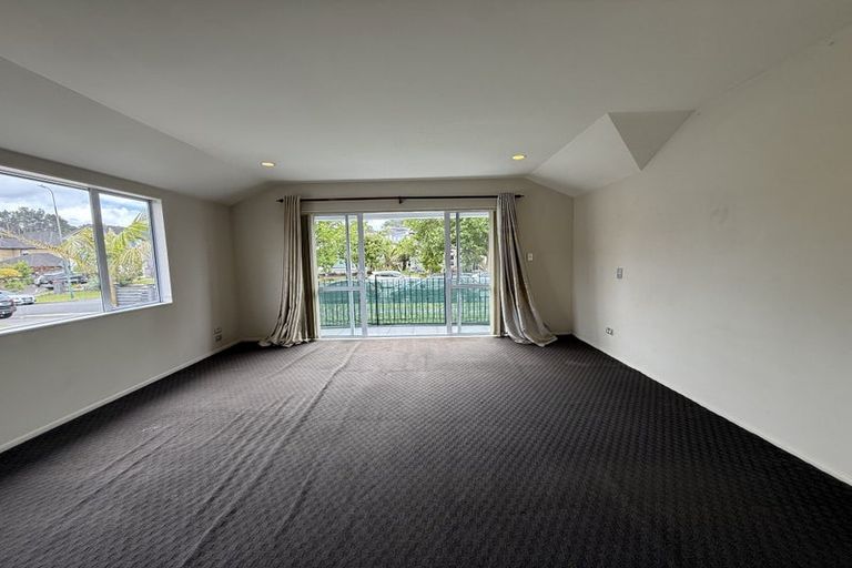 Photo of property in 18 Harrowglen Drive, Northcross, Auckland, 0632