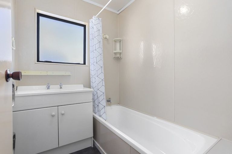 Photo of property in 4/3 Henry Street, Avondale, Auckland, 1026