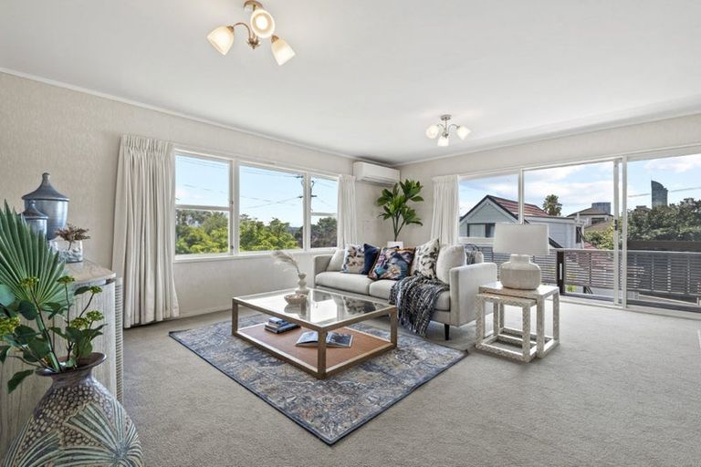 Photo of property in 1/2 Purchas Road, Hauraki, Auckland, 0622