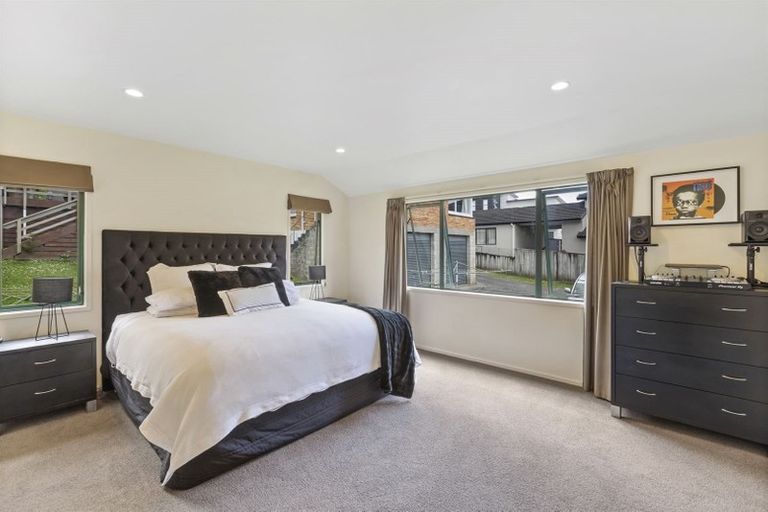 Photo of property in 2/60 Arran Road, Browns Bay, Auckland, 0630