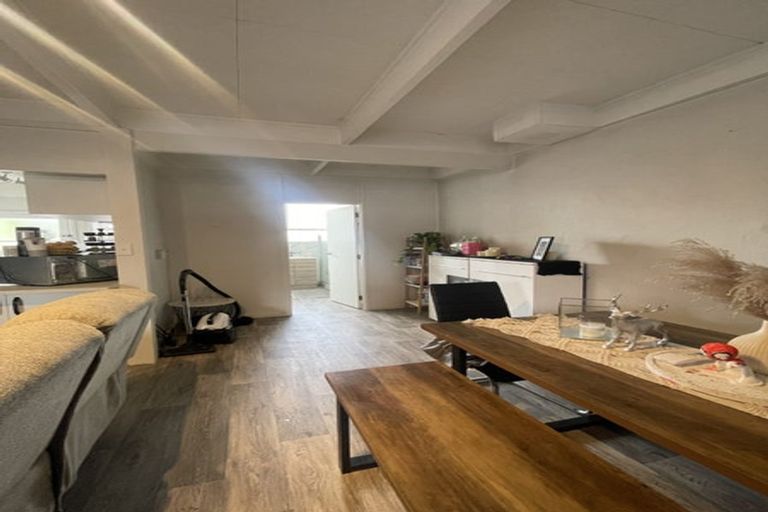 Photo of property in 2/52 Glen Road, Ranui, Auckland, 0612