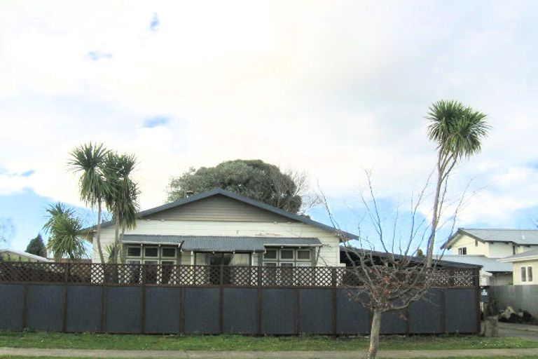 Photo of property in 621 Avenue Road West, Saint Leonards, Hastings, 4120