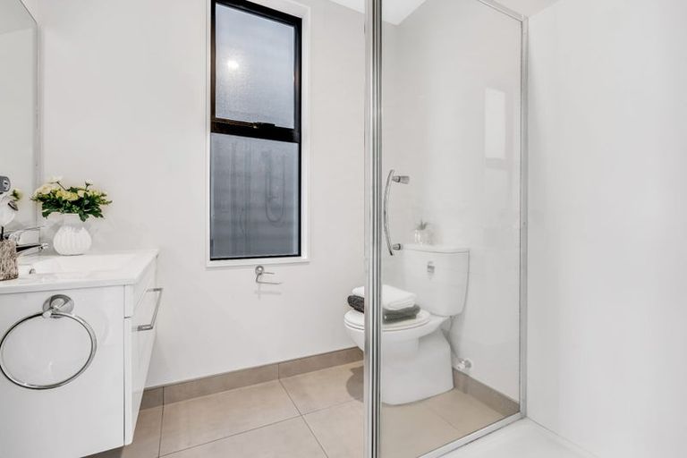 Photo of property in 15 Battalion Drive, Papakura, 2110