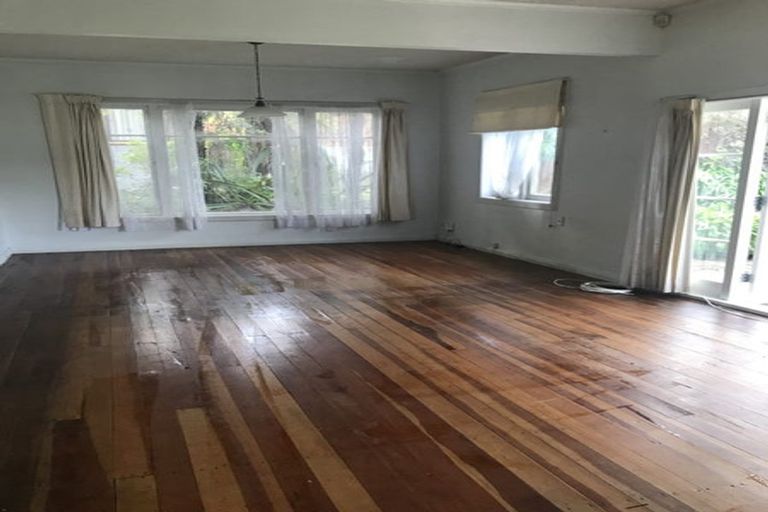 Photo of property in 233 Portage Road, Green Bay, Auckland, 0604