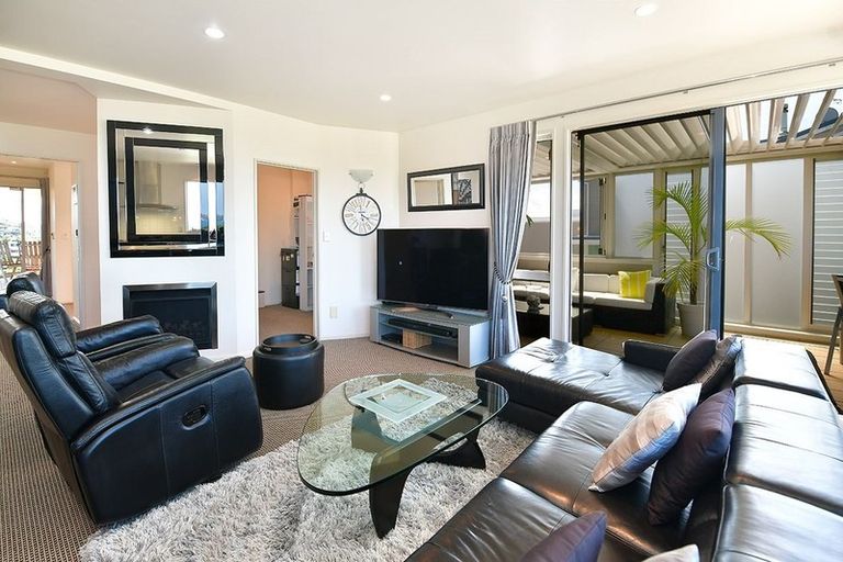 Photo of property in 44 Marellen Drive, Red Beach, 0932