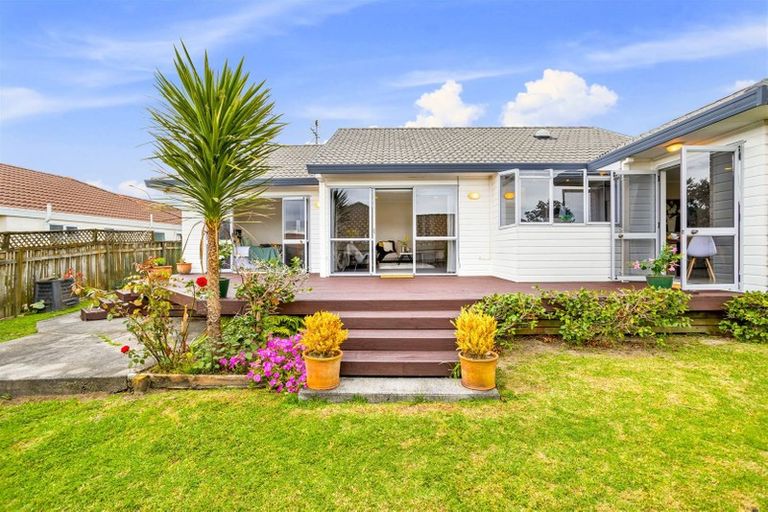Photo of property in 1 Picasso Drive, West Harbour, Auckland, 0618