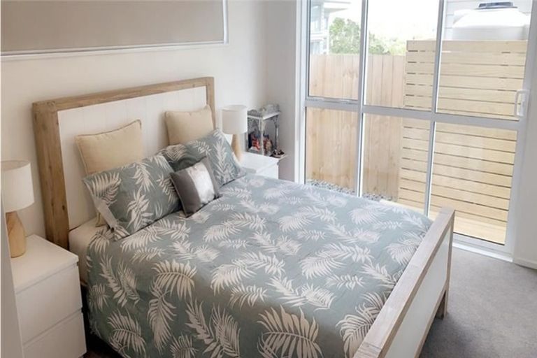 Photo of property in 10a Glenfield Road, Birkenhead, Auckland, 0626