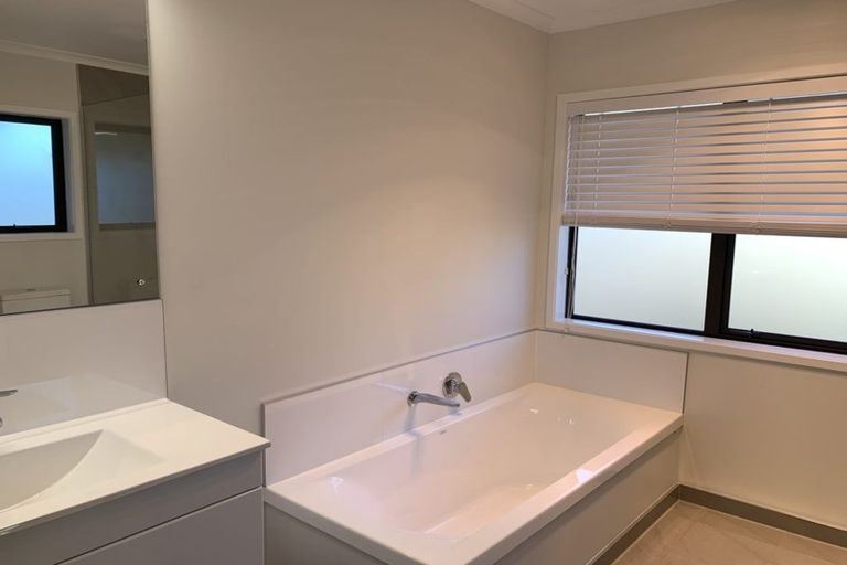 Photo of property in 17 Somerby Mews, Silverstream, Upper Hutt, 5019