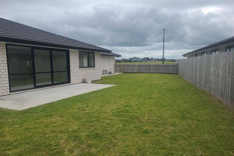Photo of property in 5 Kapiakauri Road, One Tree Point, 0118