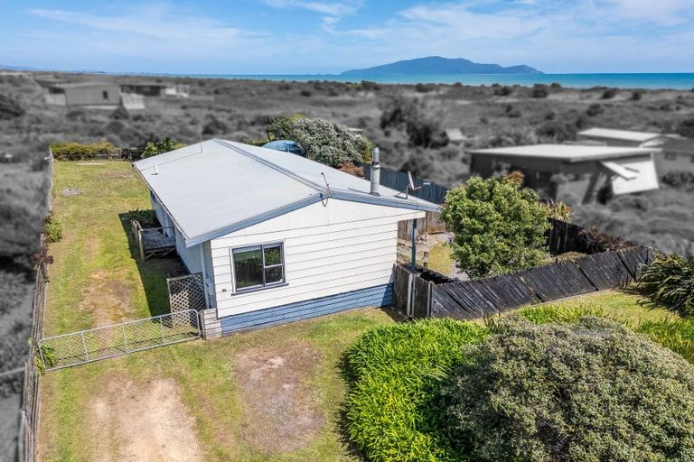 Photo of property in 17 Kitchener Street, Te Horo Beach, Otaki, 5581