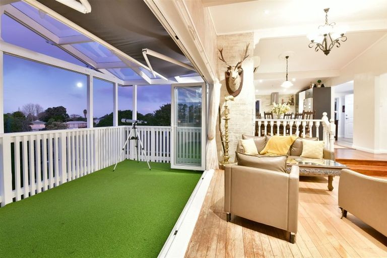 Photo of property in 76 Chivalry Road, Glenfield, Auckland, 0629