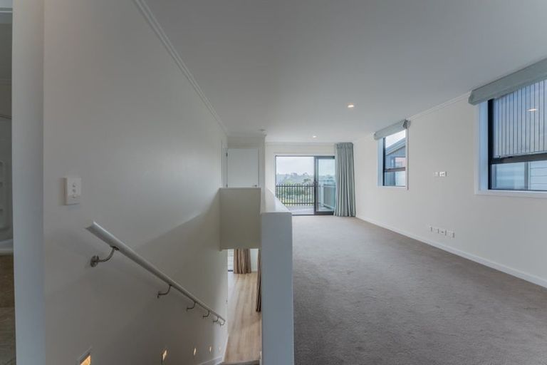 Photo of property in 28 Marine Parade, Hobsonville, Auckland, 0616
