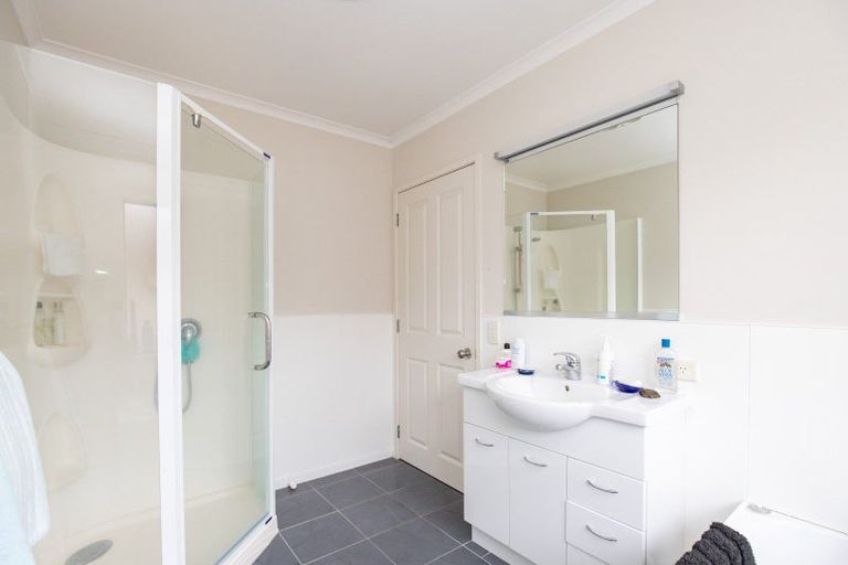 Photo of property in 10 Harris Place, Ngatea, 3503