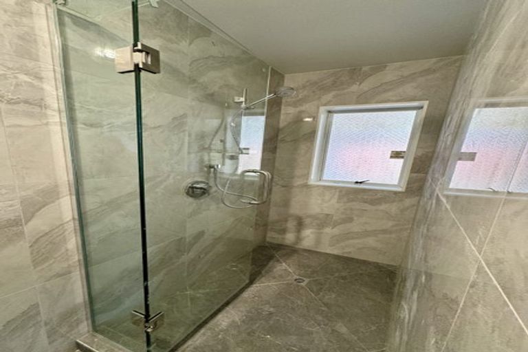 Photo of property in 6 Porter Avenue, Te Atatu South, Auckland, 0610