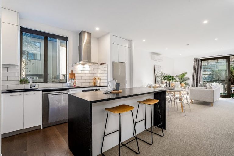 Photo of property in 7/20 Trent Street, Island Bay, Wellington, 6023
