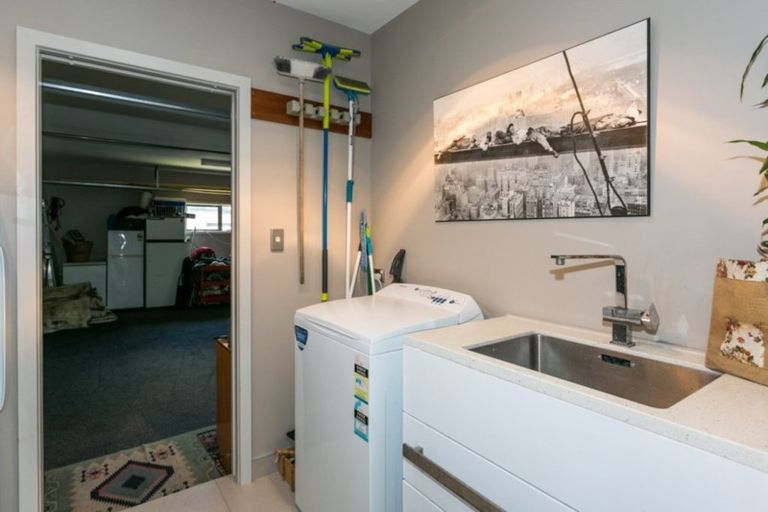 Photo of property in 18 Oak Place, Poraiti, Napier, 4112