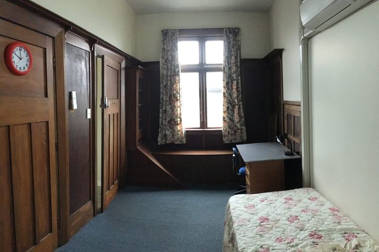 Photo of property in 82 Manor Place, Dunedin Central, Dunedin, 9016