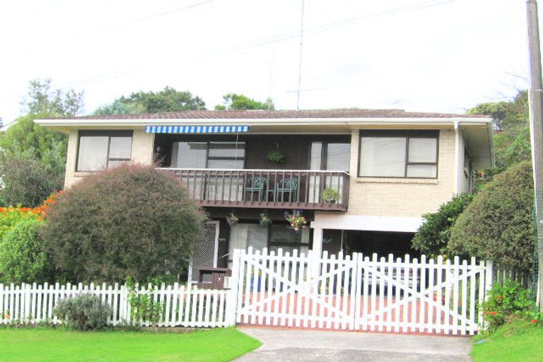 Photo of property in 7a Pohutukawa Avenue, Red Beach, 0932