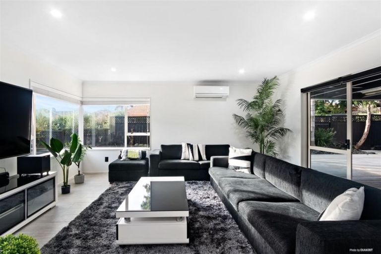 Photo of property in 22 John Lister Close, Golflands, Auckland, 2013