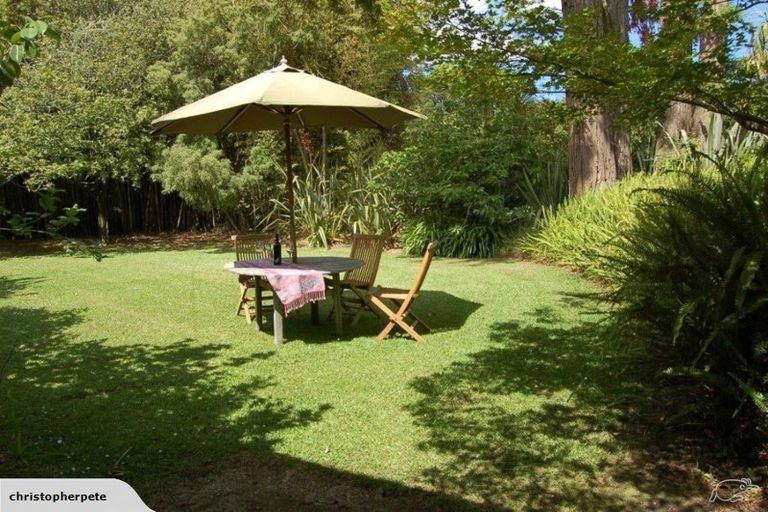 Photo of property in 106 Station Road, Kumeu, 0891